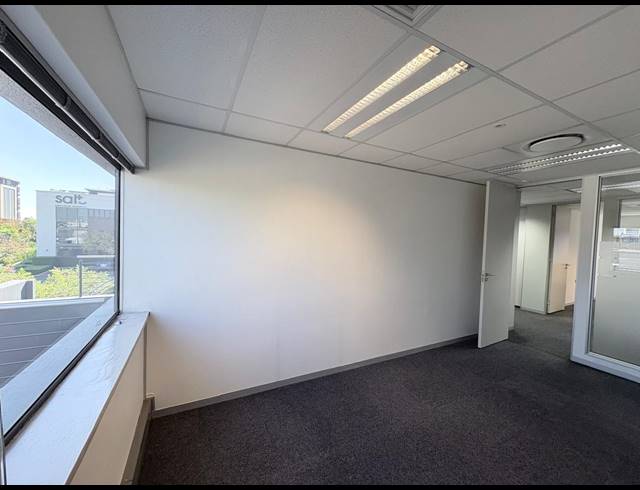 21M² SERVICED OFFICE TO LET IN VORNA VALLEY